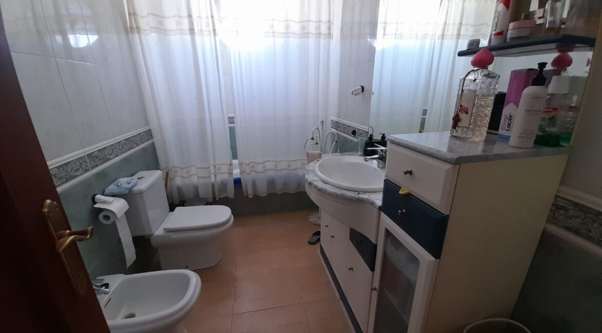 6cb9458a-9581-4295-bbf1-80d340b0acd0 (Large)