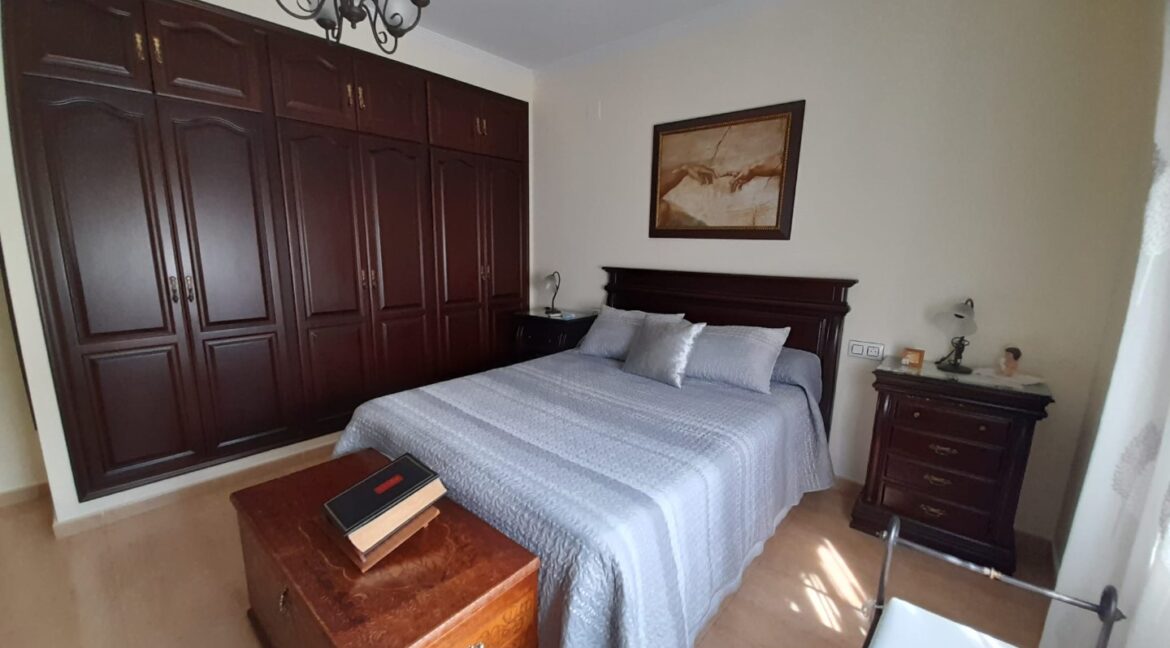 a9dde91d-2f62-4f5b-bd52-ae793e5da4f4 (Large)