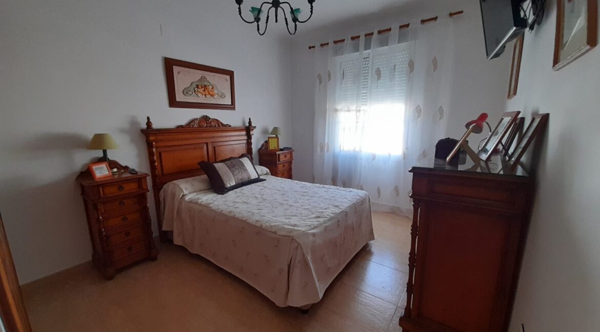 cd9252c1-3fa7-4f15-8718-f3638bceb25e (Large)