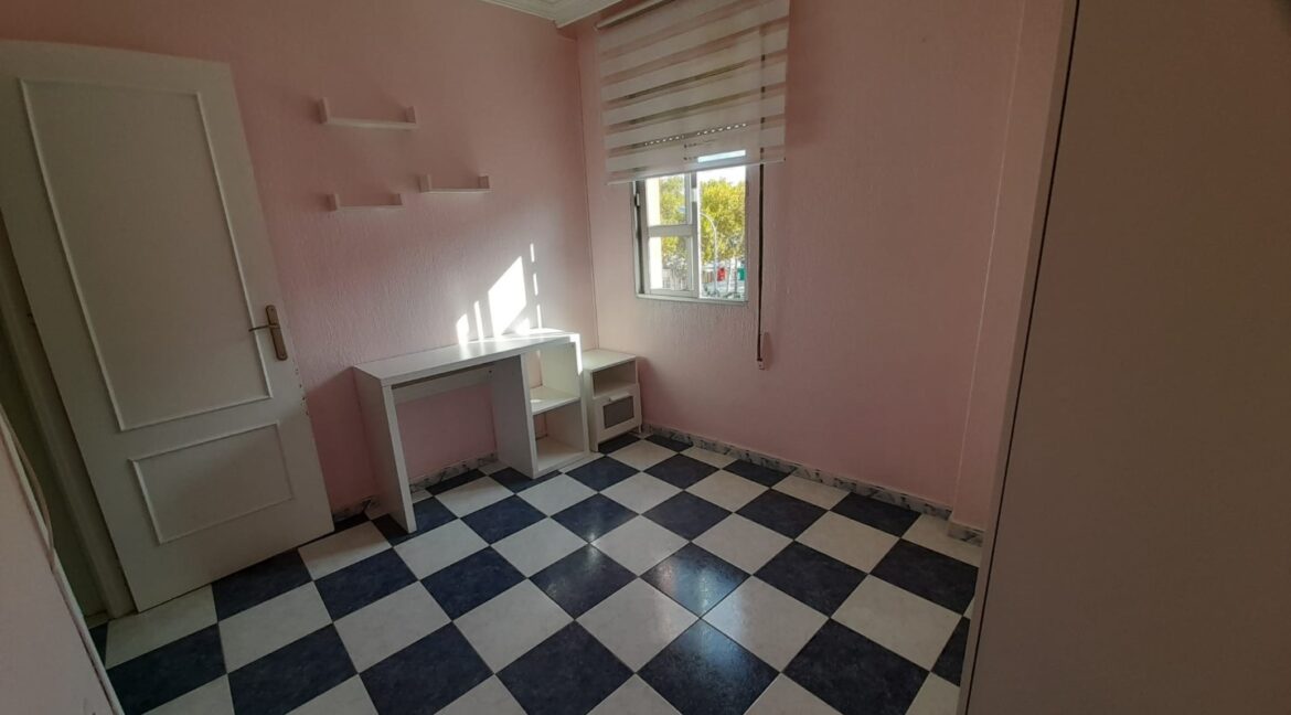 55114e06-9bb1-45a3-b20e-fa0b0b877f2f (Large)