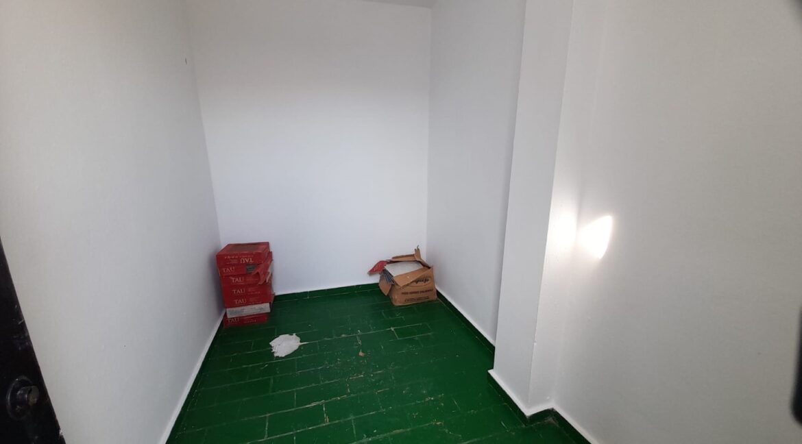 5ec479e6-6111-4ef7-92a9-ef34a1e7d3da (Large)