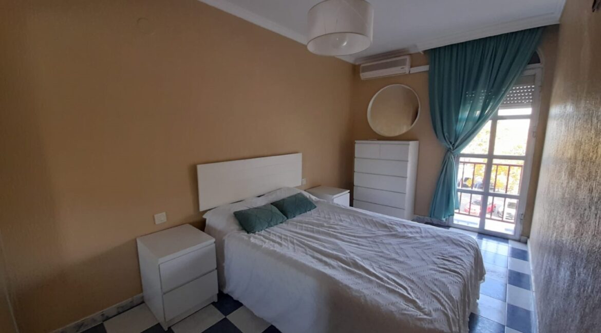 8e7080b1-b67a-481e-9b67-a5994d6e6439 (Large)