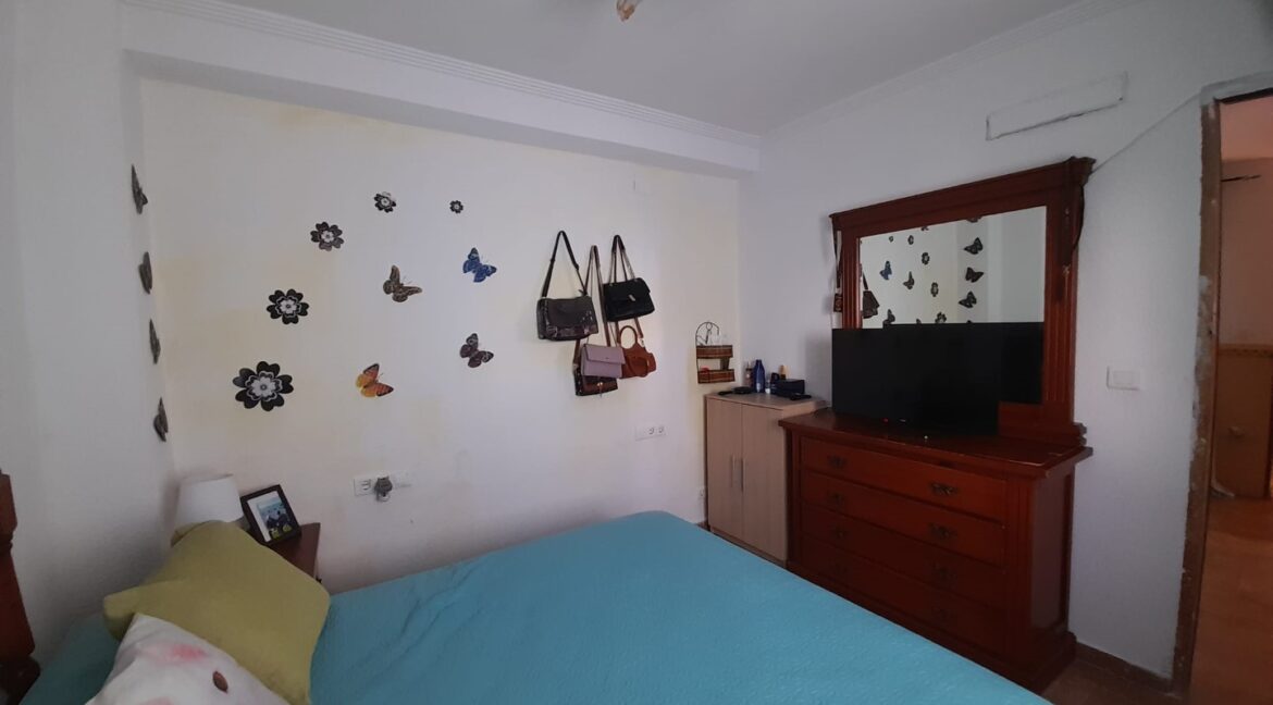 90fd9c66-4fd1-4a7f-834d-7be7b7c890f6 (Large)