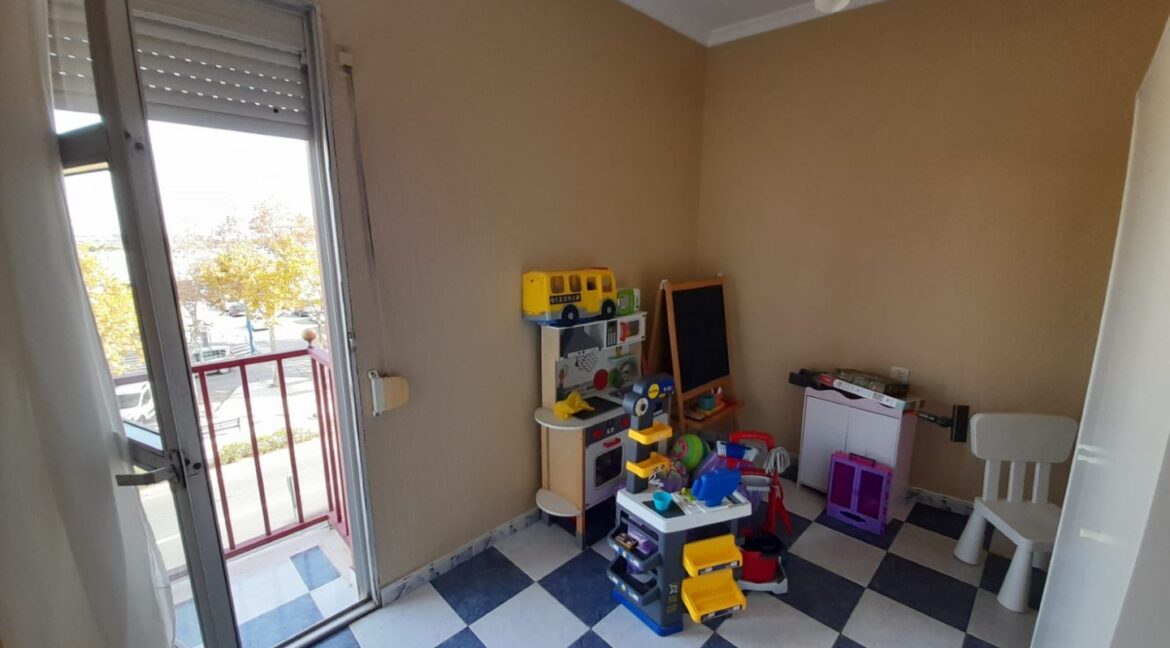 9625ad32-f790-4a48-90d7-c5b6908aa059 (Large)