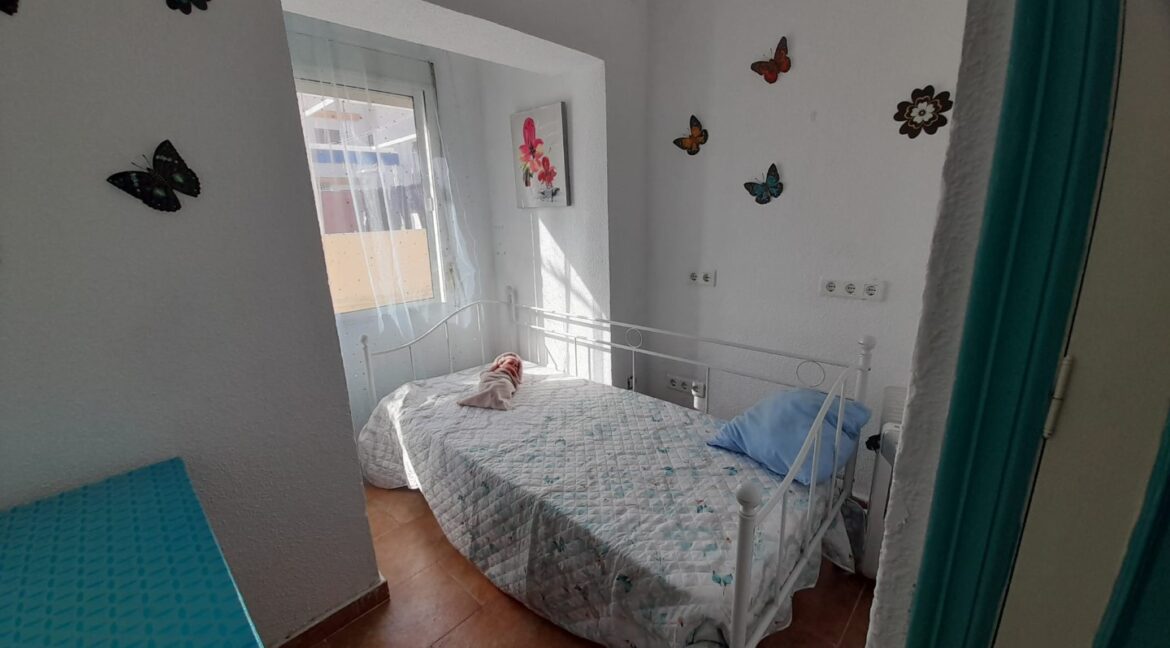 b5662489-e845-4b72-ae71-ddc72d3abf23 (Large)