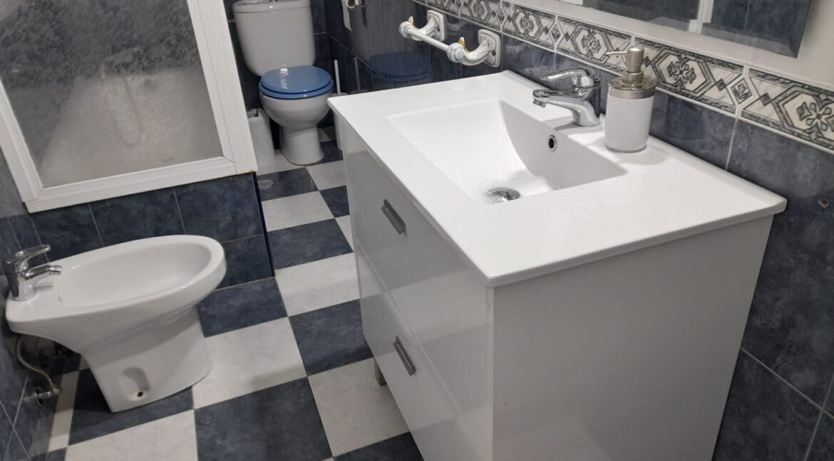 c81f4aa0-21bb-454f-be14-36adb4bc4540 (Large)