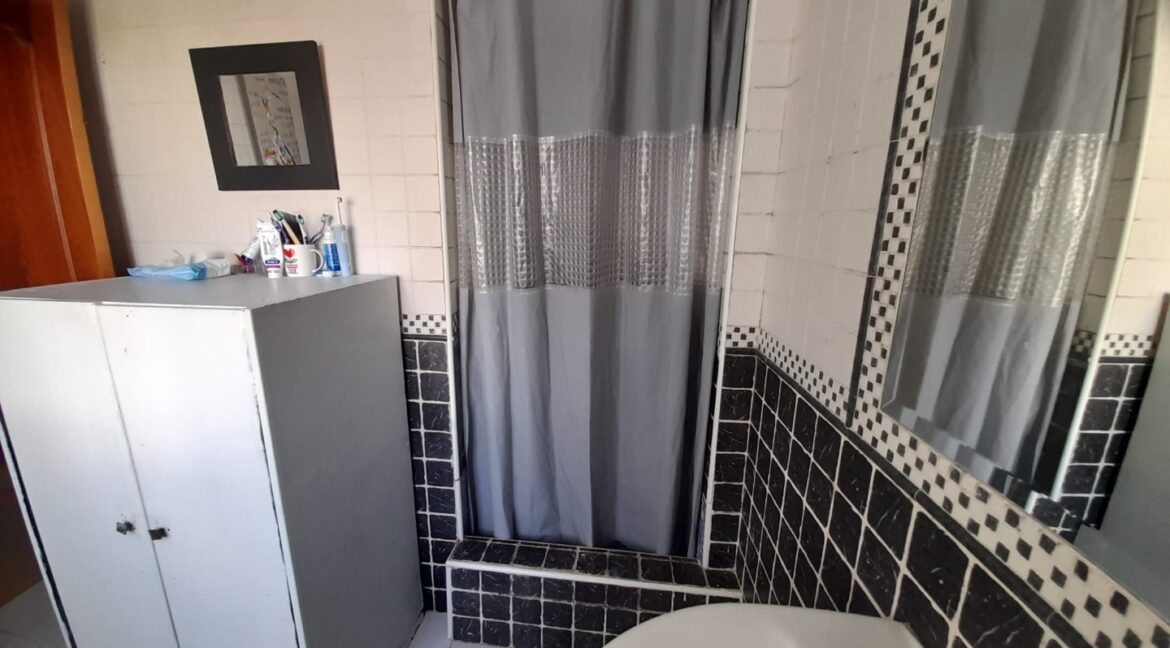 cc763fda-1e1c-4bad-8849-475e819554b5 (Large)