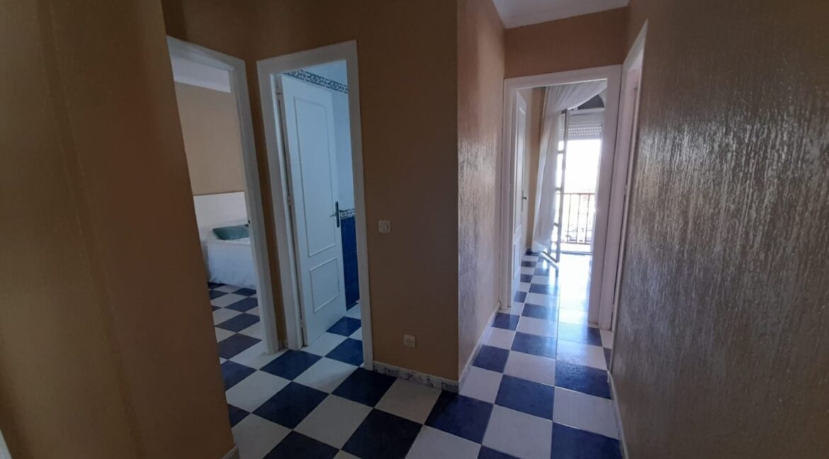 e7dc7d72-b13c-4ebc-b315-174173578a94 (Large)