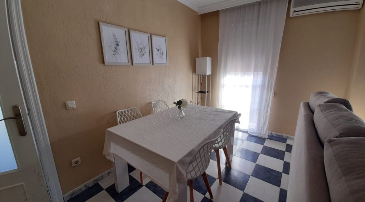 f78da66a-fea0-484c-ba97-bff0f5950171 (Large)