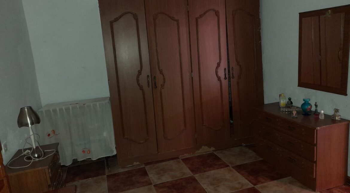 bc56f15b-72b9-4b4d-b6b3-d52b5bb981bc (Large)