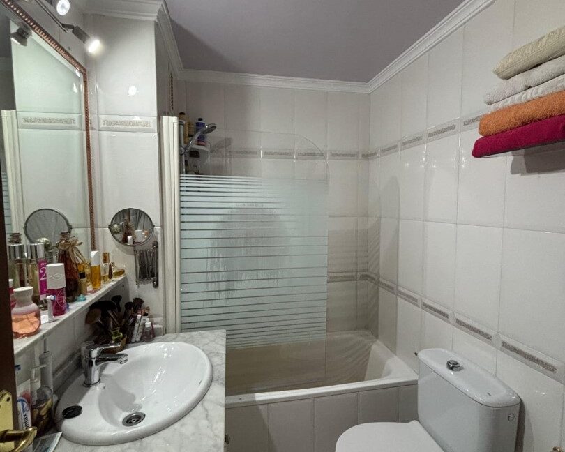 43c4bd65-3ed9-40bb-97b0-160a45800fce (Large)
