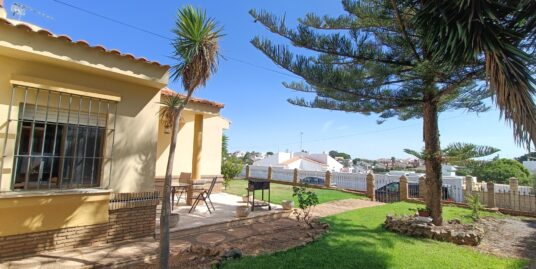 Precioso chalet en Urbanización Villa Antonia.